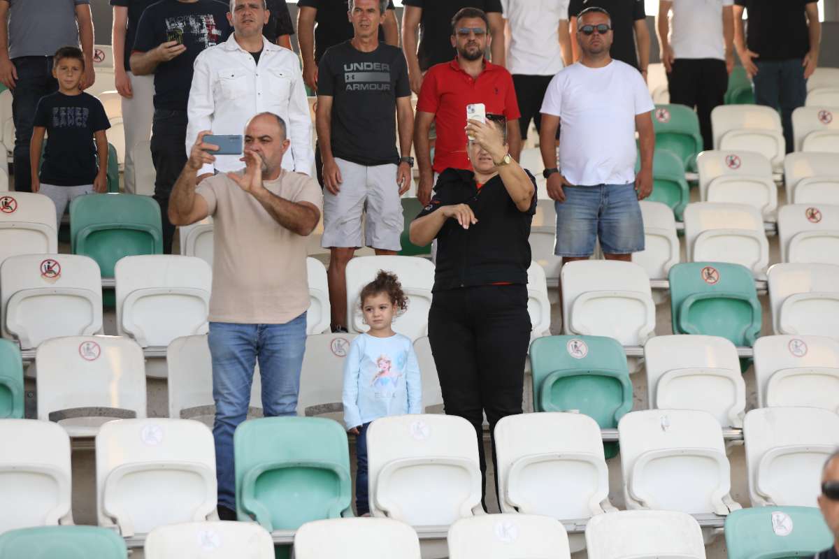 (FOTO GALERİ) Yıldırımspor-Kestel Çilekspor Taraftar Fotoğrafları