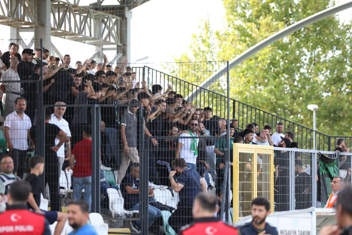 (FOTO GALERİ) Yıldırımspor-Kestel Çilekspor Taraftar Fotoğrafları