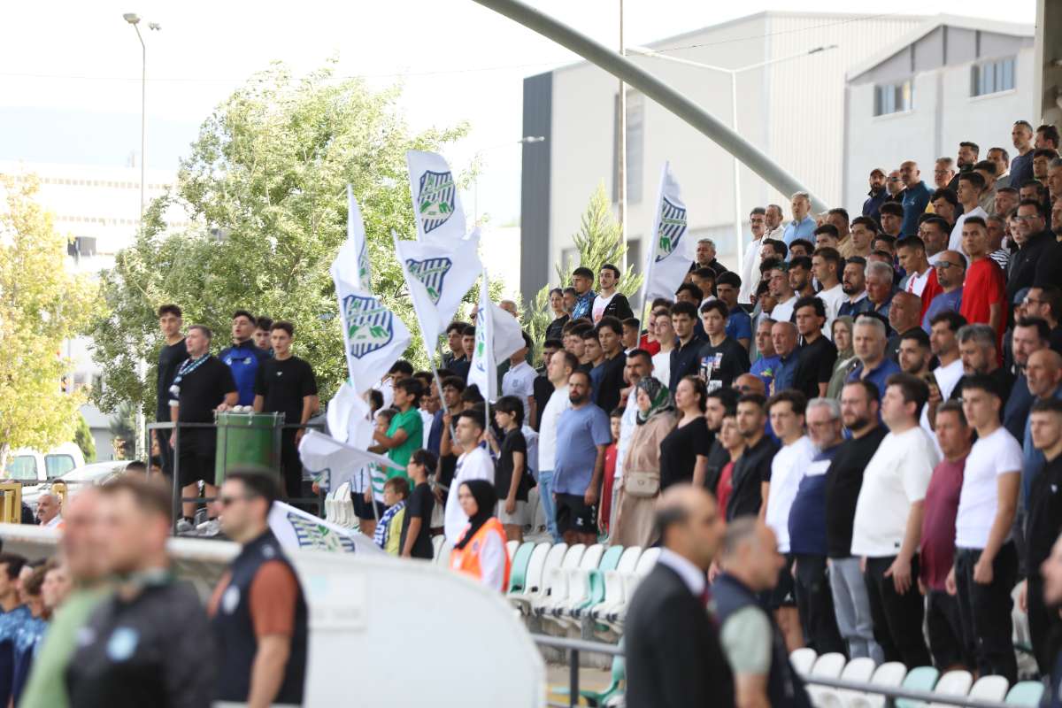 (FOTO GALERİ) Yıldırımspor-Kestel Çilekspor Taraftar Fotoğrafları