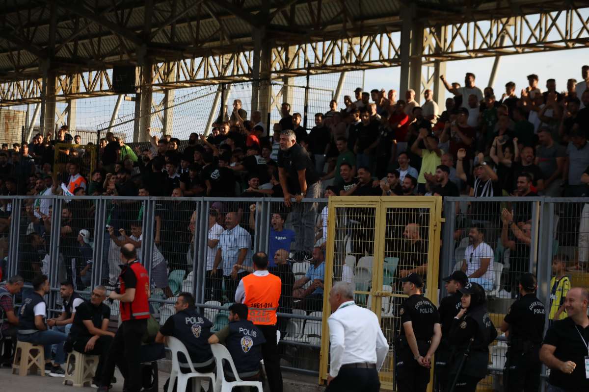 (FOTO GALERİ) Yıldırımspor-Kestel Çilekspor Taraftar Fotoğrafları