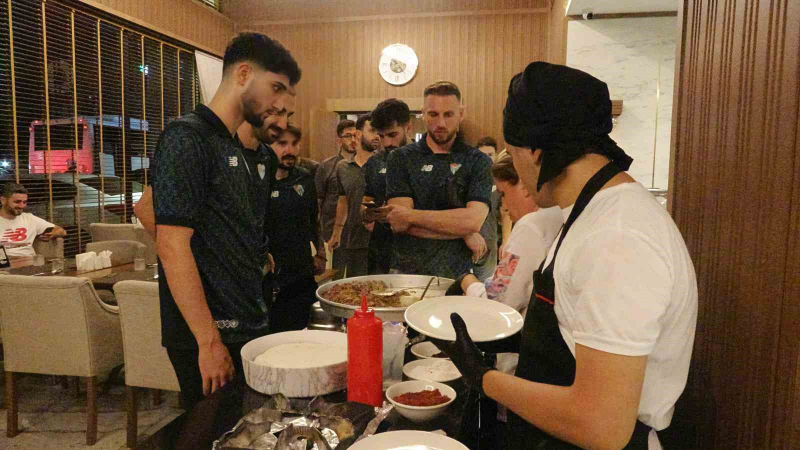 Bursasporlu oyuncular Mersin'den iyi ayrıldı
