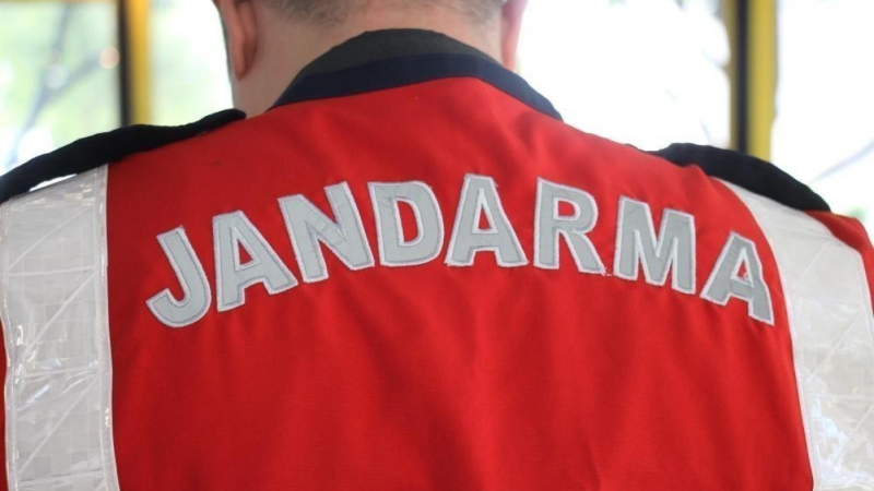 Öğrencilerin güvenli yolculuğu için jandarma  yollarda