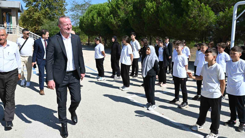Başkan özel daveti kırmadı, Bayramdere İlkokulu’nu ziyaret etti