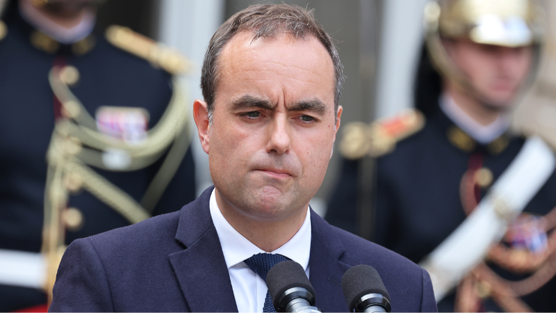 Fransa'da başbakan olarak atanan Lecornu, Bayrou'dan görevi devraldı