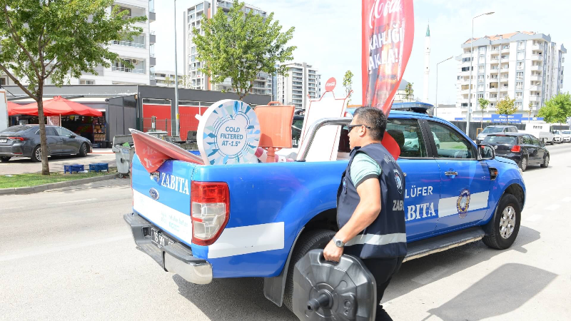Altınşehir ve 23 Nisan’da kaldırım işgalleri kaldırıldı