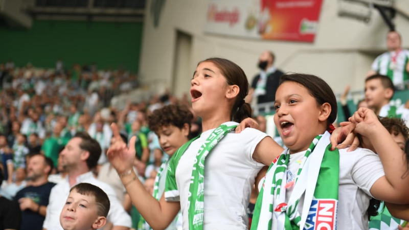 İlk defa maça giden çocukların heyecanı