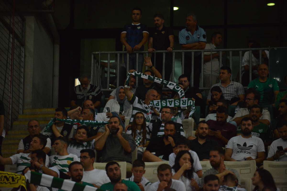 (FOTO GALERİ) Bursaspor-Arnavutköy Belediyespor Maçı Taraftar Fotoğrafları