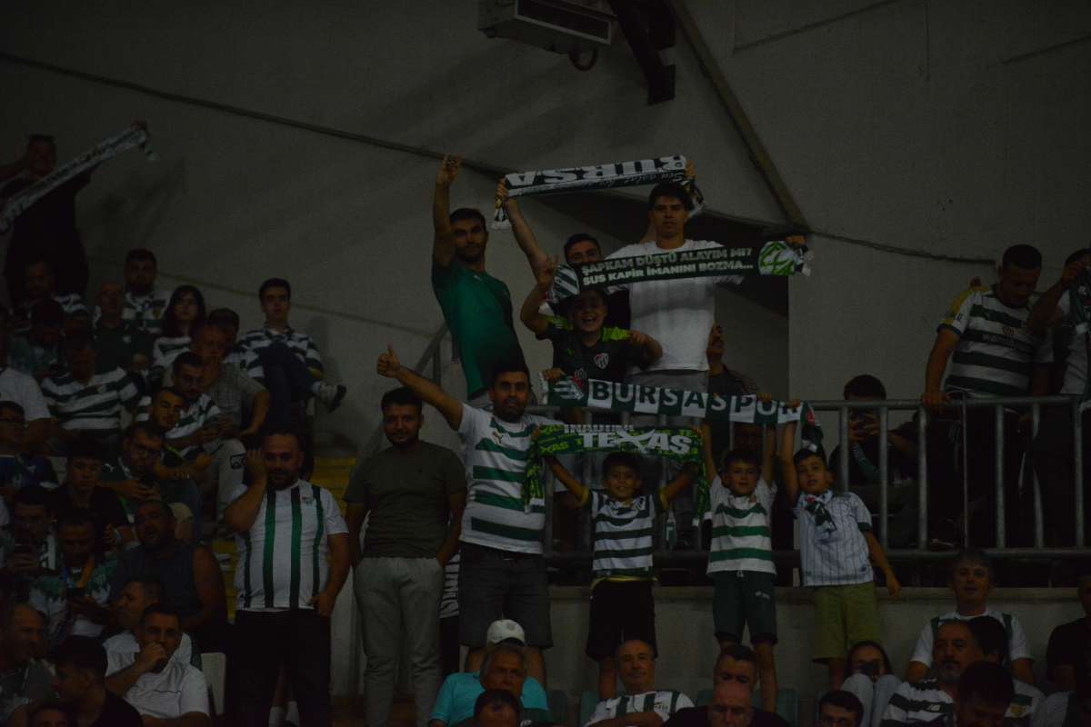 (FOTO GALERİ) Bursaspor-Arnavutköy Belediyespor Maçı Taraftar Fotoğrafları