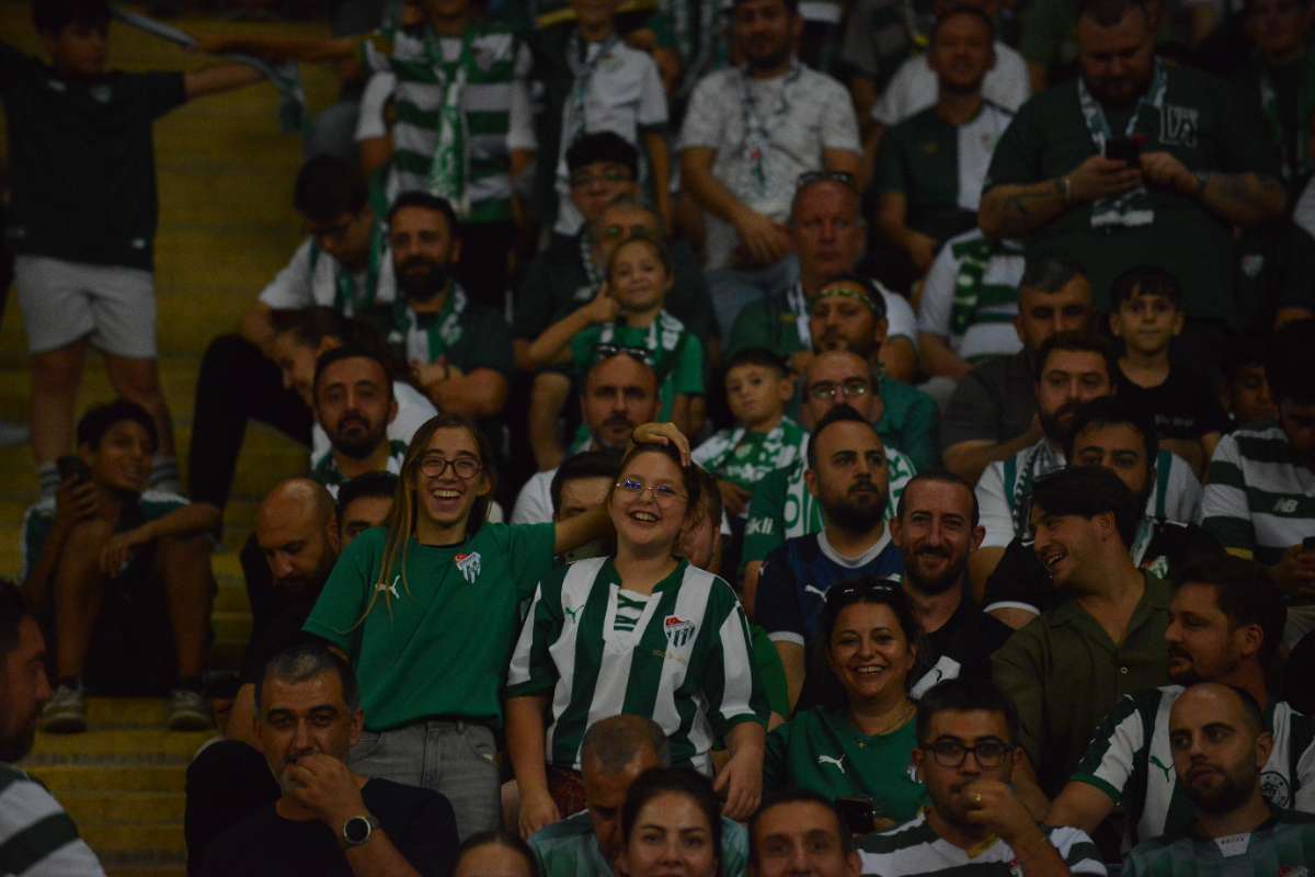 (FOTO GALERİ) Bursaspor-Arnavutköy Belediyespor Maçı Taraftar Fotoğrafları