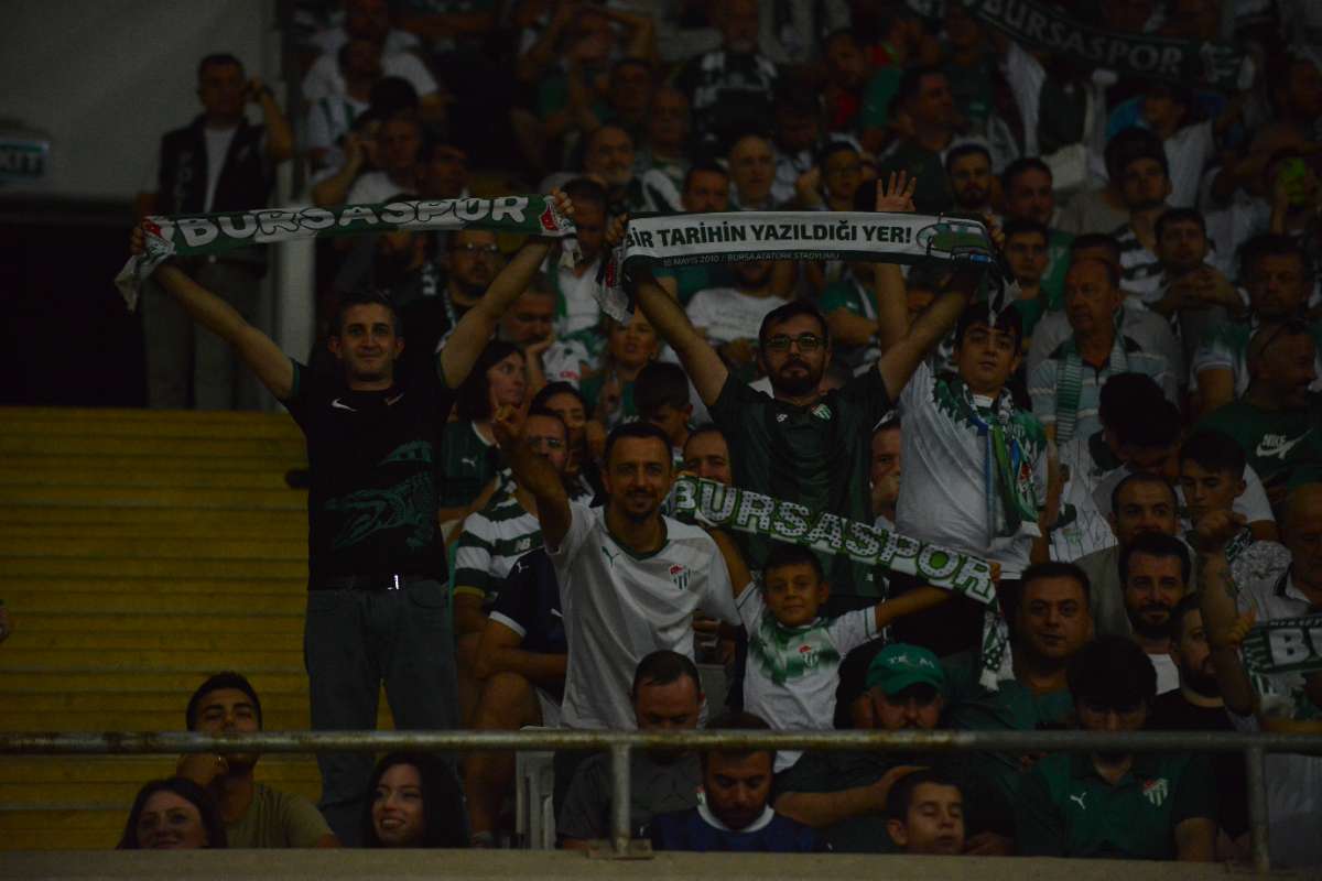 (FOTO GALERİ) Bursaspor-Arnavutköy Belediyespor Maçı Taraftar Fotoğrafları