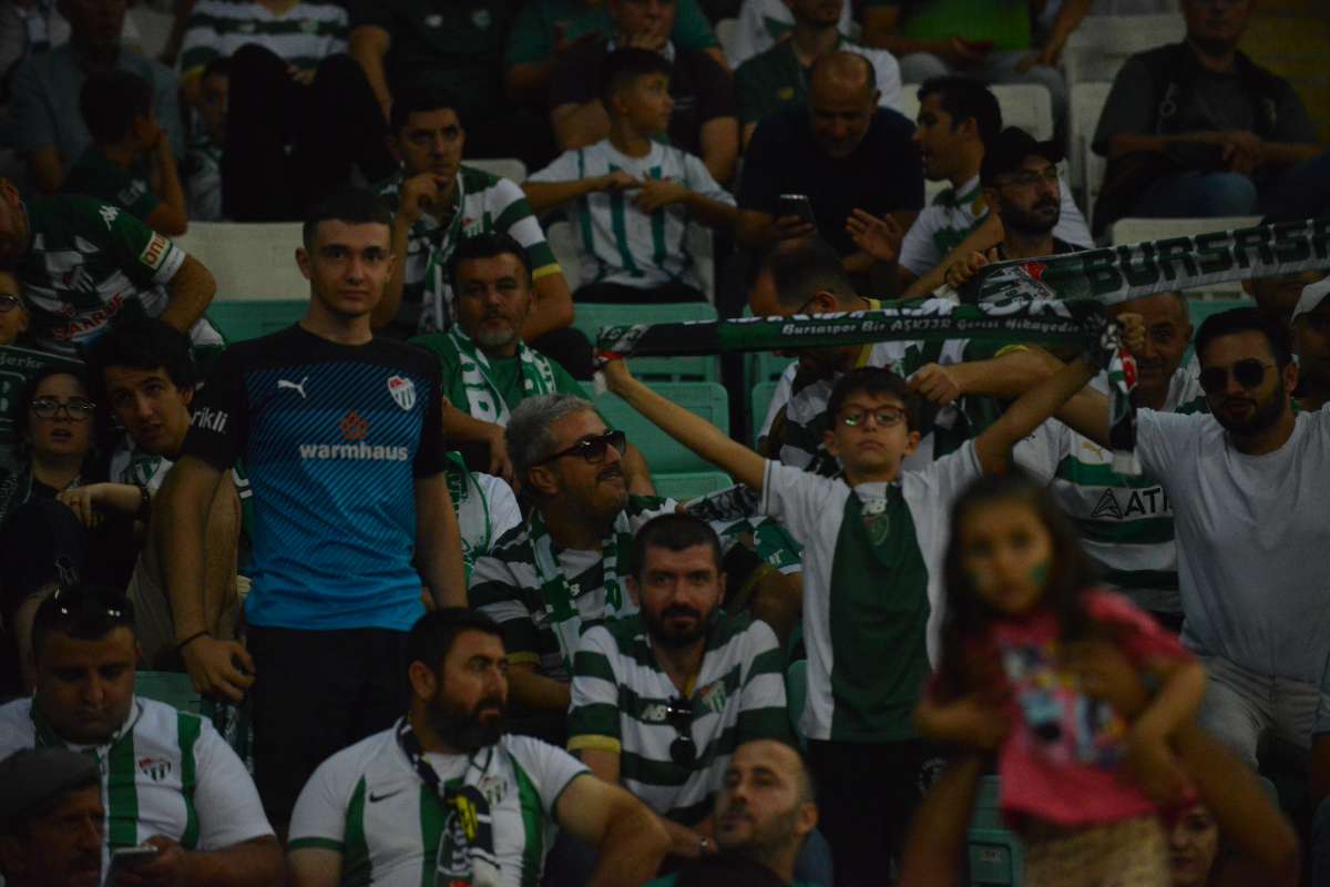 (FOTO GALERİ) Bursaspor-Arnavutköy Belediyespor Maçı Taraftar Fotoğrafları