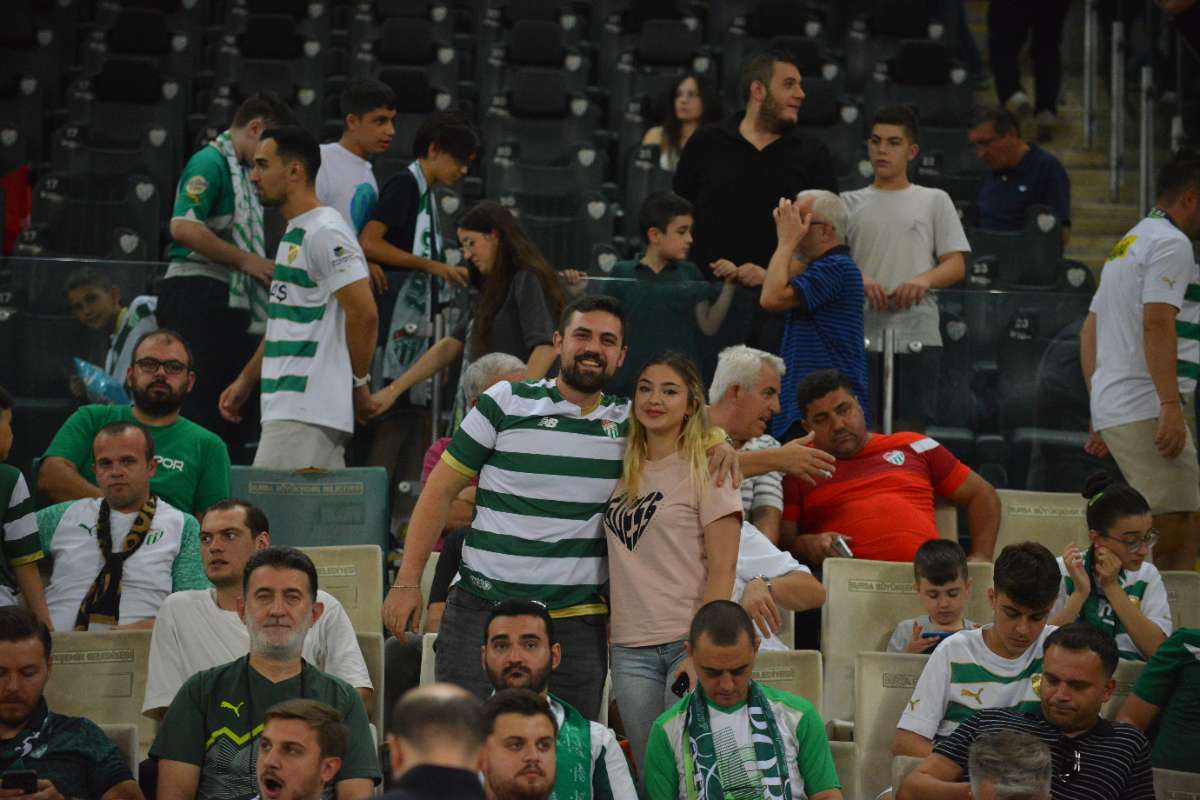 (FOTO GALERİ) Bursaspor-Arnavutköy Belediyespor Maçı Taraftar Fotoğrafları