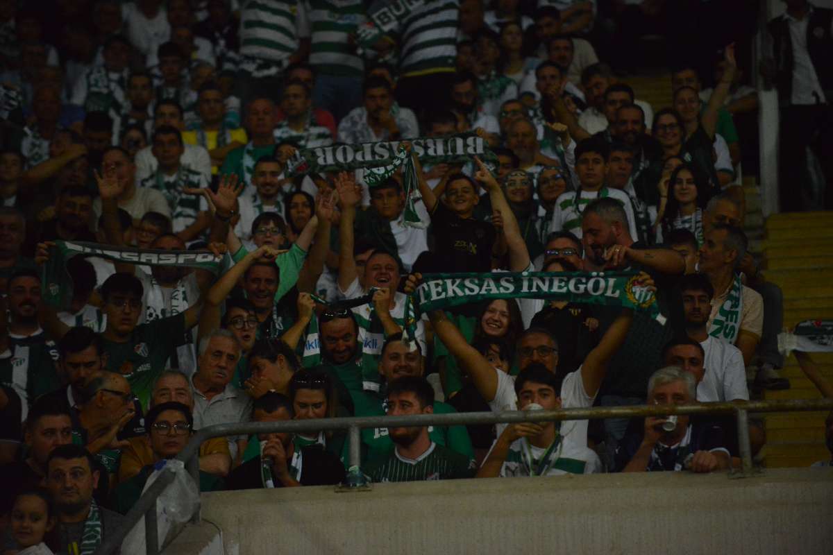 (FOTO GALERİ) Bursaspor-Arnavutköy Belediyespor Maçı Taraftar Fotoğrafları