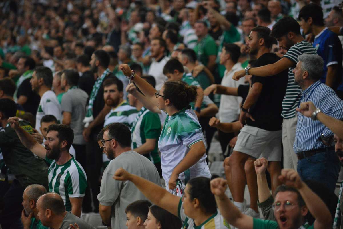(FOTO GALERİ) Bursaspor-Arnavutköy Belediyespor Maçı Taraftar Fotoğrafları