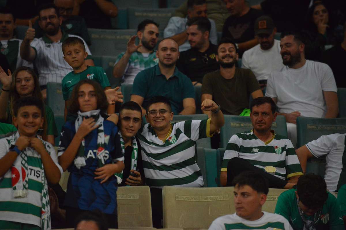 (FOTO GALERİ) Bursaspor-Arnavutköy Belediyespor Maçı Taraftar Fotoğrafları