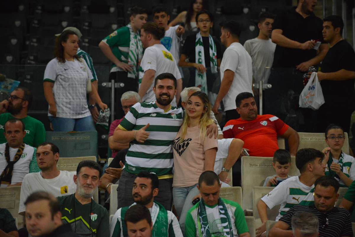 (FOTO GALERİ) Bursaspor-Arnavutköy Belediyespor Maçı Taraftar Fotoğrafları