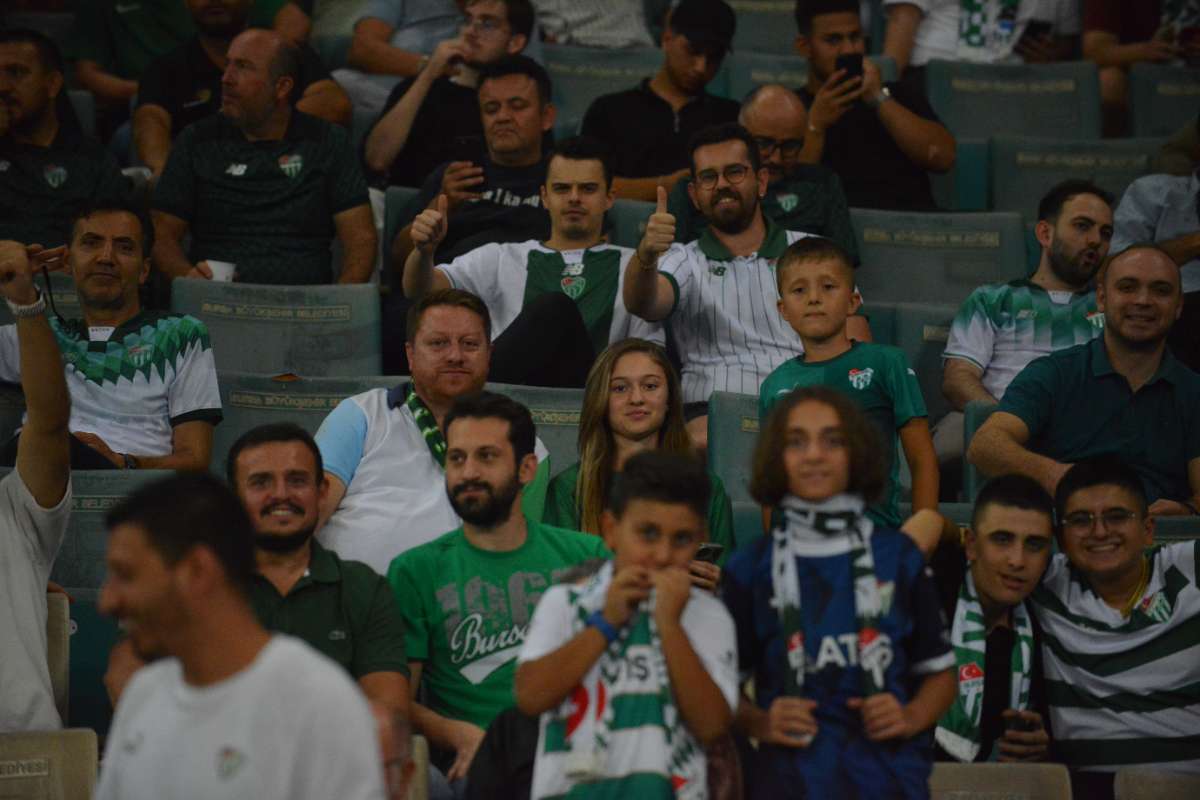 (FOTO GALERİ) Bursaspor-Arnavutköy Belediyespor Maçı Taraftar Fotoğrafları