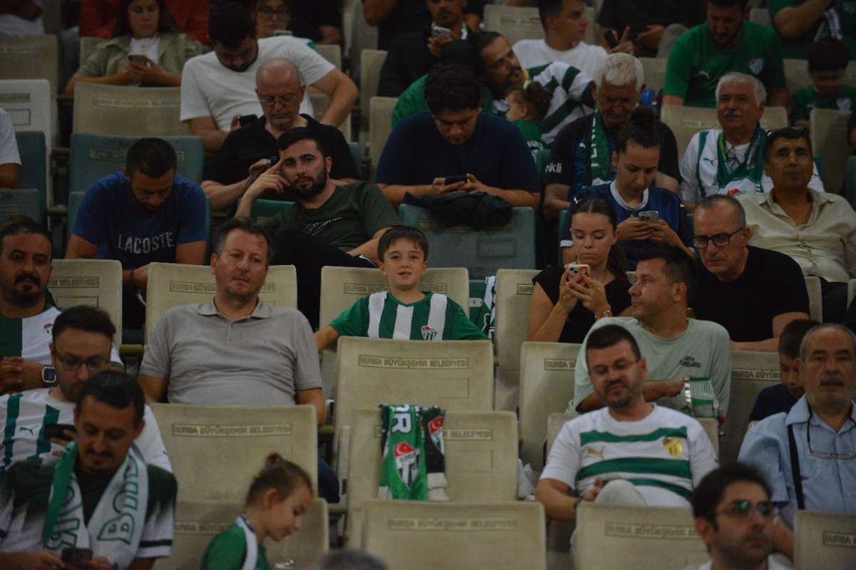 (FOTO GALERİ) Bursaspor-Arnavutköy Belediyespor Maçı Taraftar Fotoğrafları