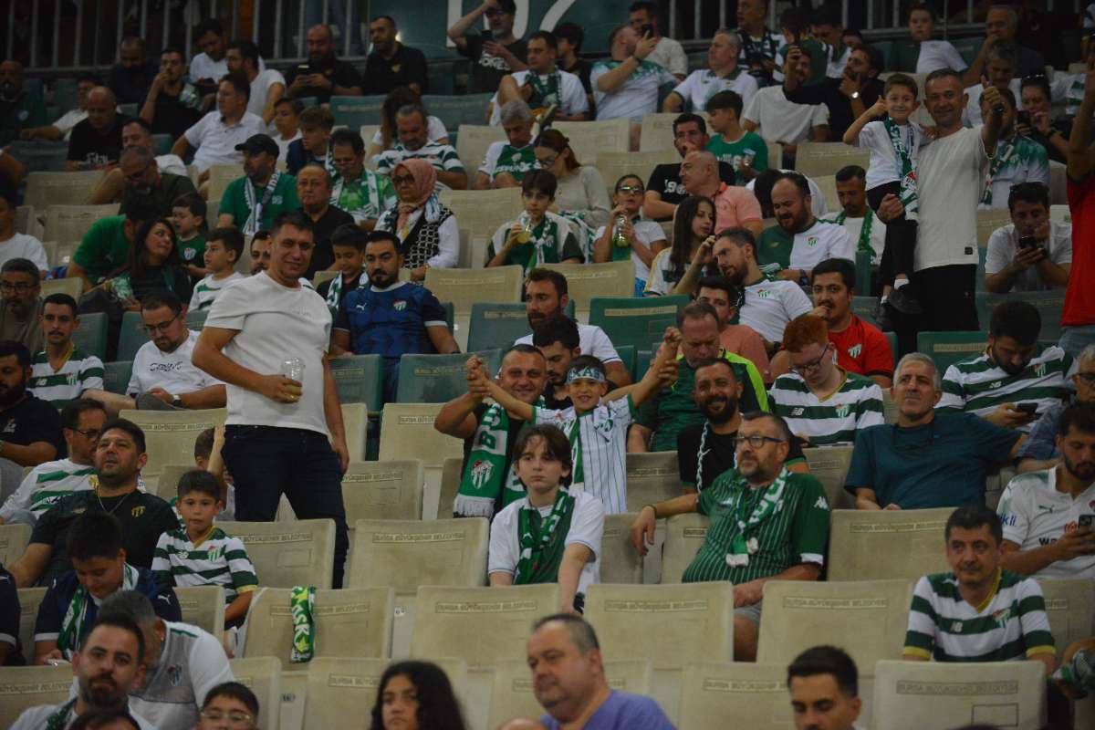 (FOTO GALERİ) Bursaspor-Arnavutköy Belediyespor Maçı Taraftar Fotoğrafları