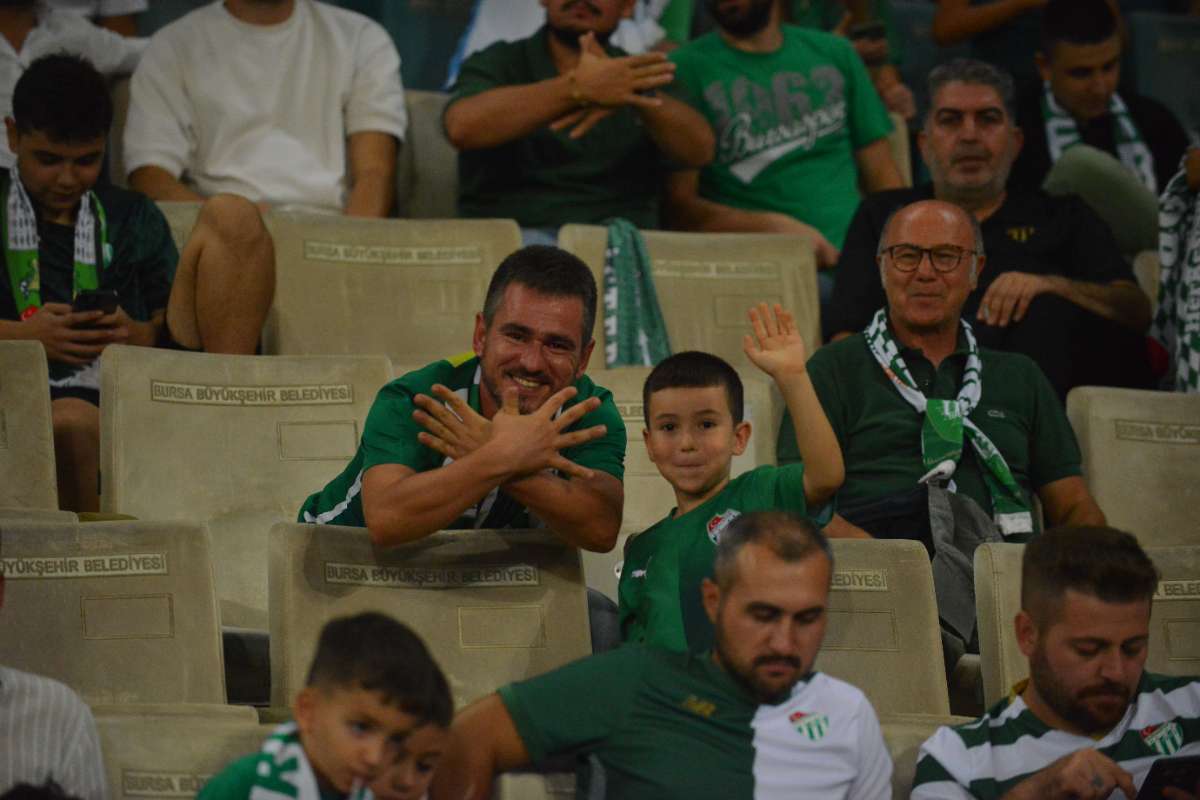 (FOTO GALERİ) Bursaspor-Arnavutköy Belediyespor Maçı Taraftar Fotoğrafları