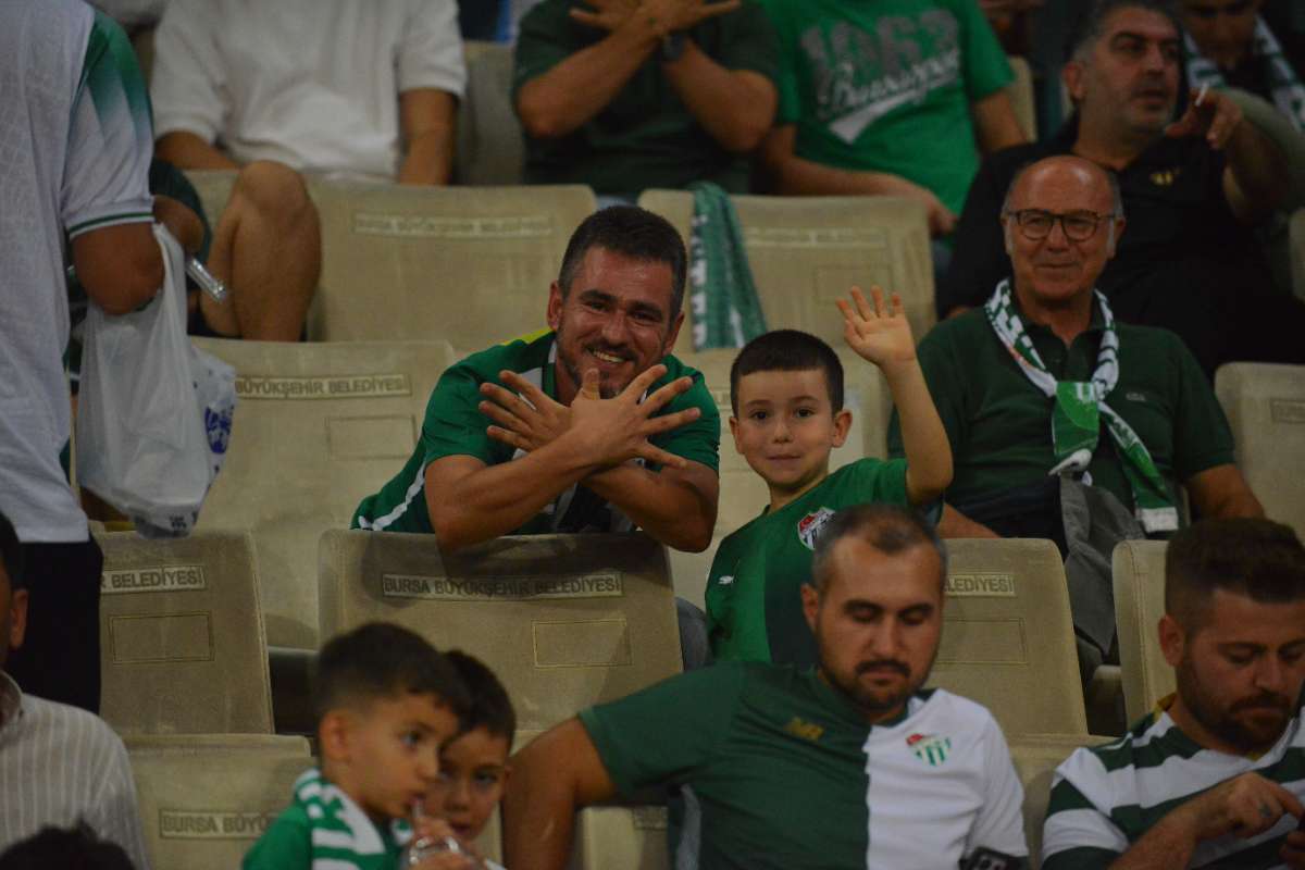 (FOTO GALERİ) Bursaspor-Arnavutköy Belediyespor Maçı Taraftar Fotoğrafları