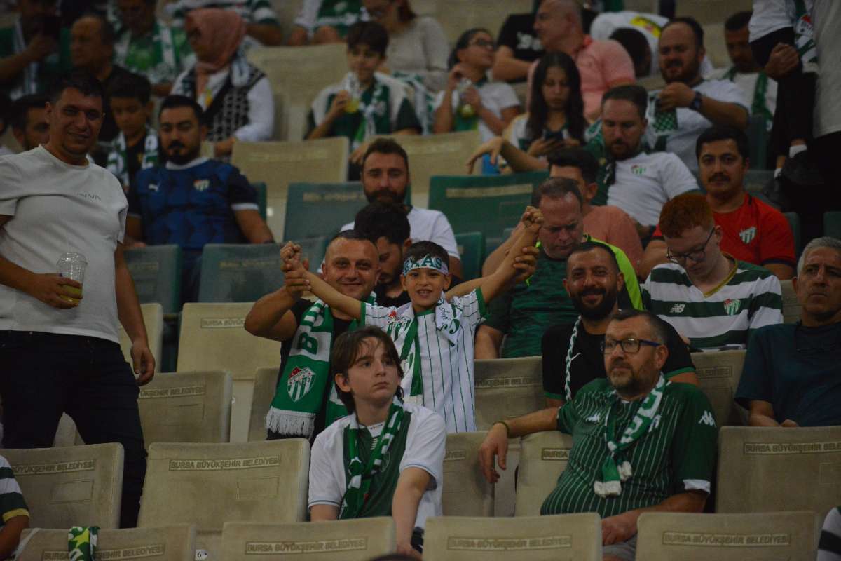 (FOTO GALERİ) Bursaspor-Arnavutköy Belediyespor Maçı Taraftar Fotoğrafları