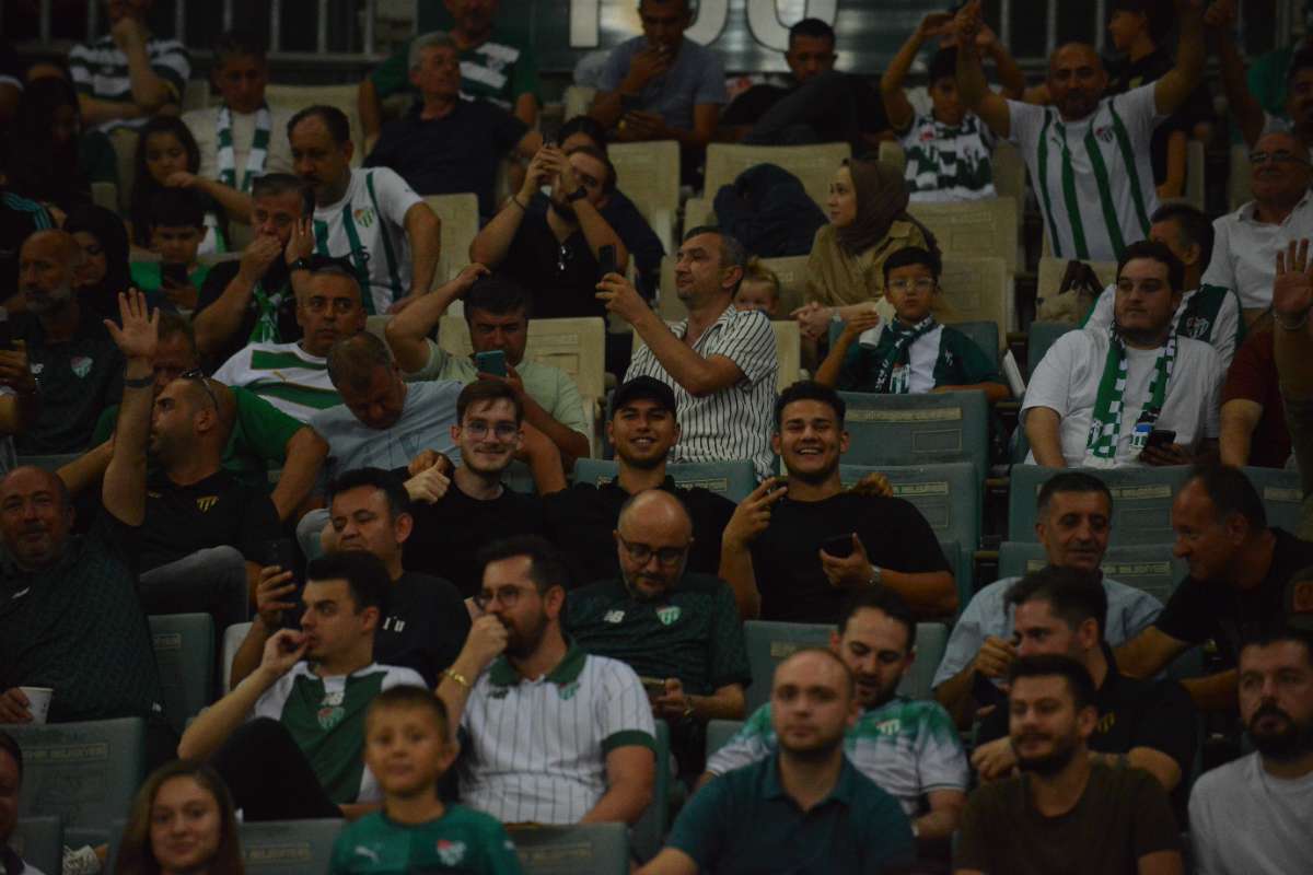 (FOTO GALERİ) Bursaspor-Arnavutköy Belediyespor Maçı Taraftar Fotoğrafları