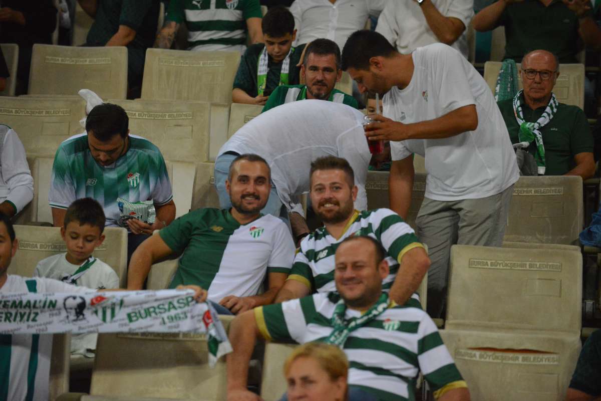 (FOTO GALERİ) Bursaspor-Arnavutköy Belediyespor Maçı Taraftar Fotoğrafları
