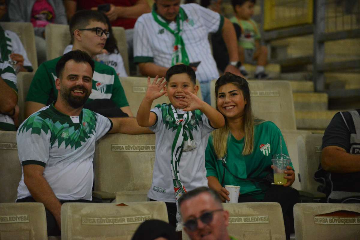 (FOTO GALERİ) Bursaspor-Arnavutköy Belediyespor Maçı Taraftar Fotoğrafları