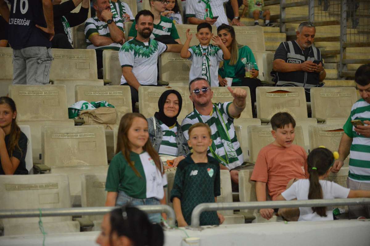 (FOTO GALERİ) Bursaspor-Arnavutköy Belediyespor Maçı Taraftar Fotoğrafları