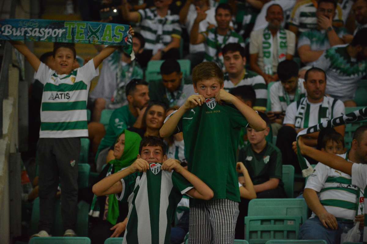 (FOTO GALERİ) Bursaspor-Arnavutköy Belediyespor Maçı Taraftar Fotoğrafları