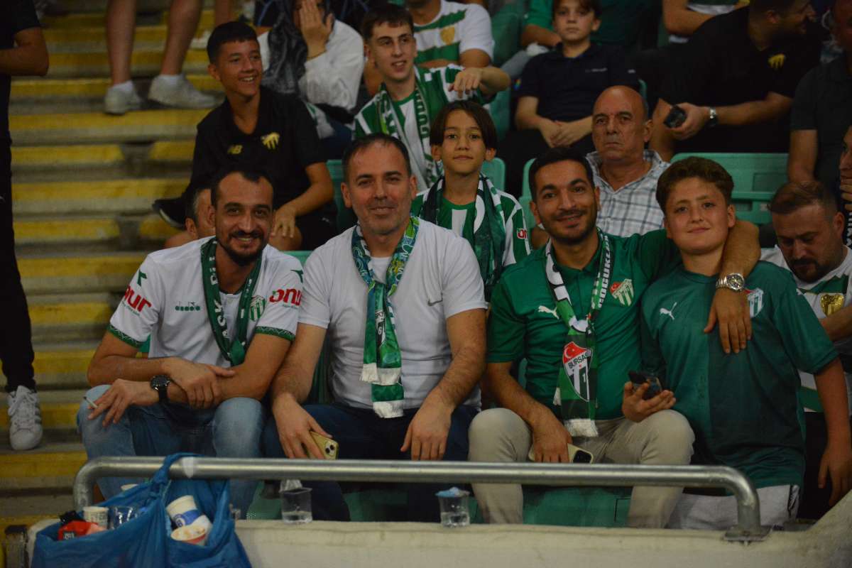 (FOTO GALERİ) Bursaspor-Arnavutköy Belediyespor Maçı Taraftar Fotoğrafları