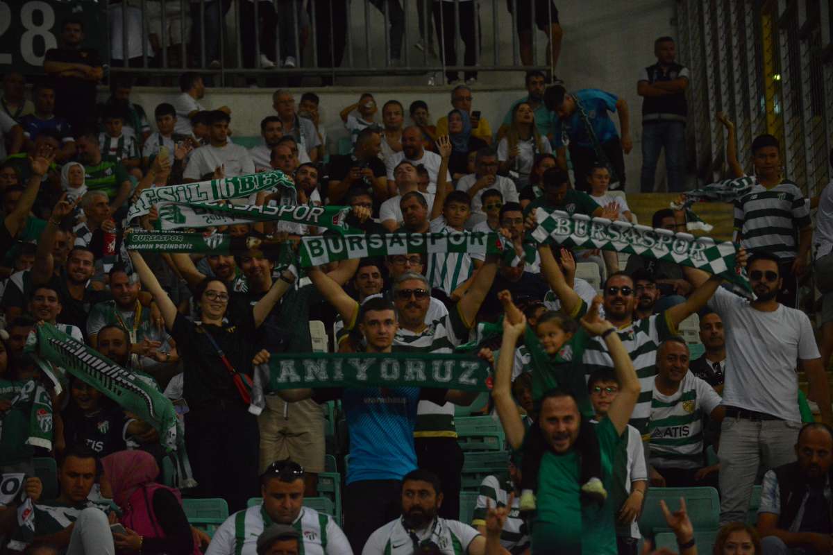 (FOTO GALERİ) Bursaspor-Arnavutköy Belediyespor Maçı Taraftar Fotoğrafları