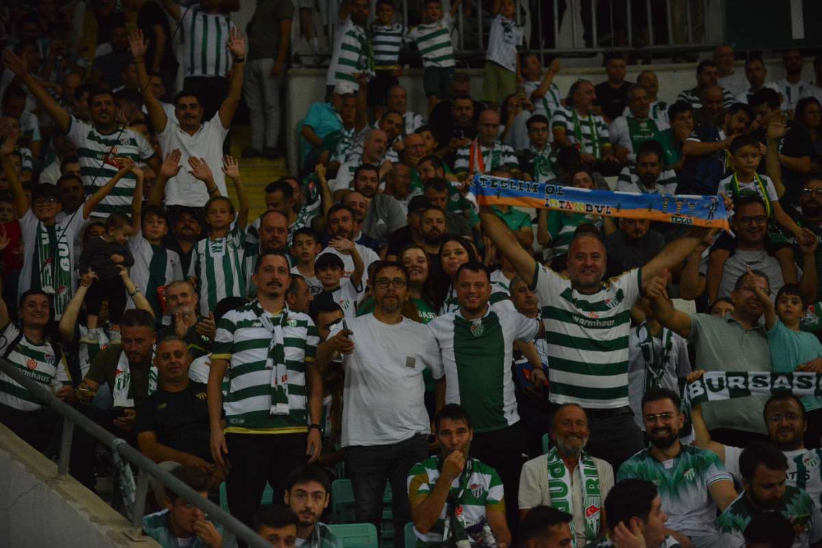 (FOTO GALERİ) Bursaspor-Arnavutköy Belediyespor Maçı Taraftar Fotoğrafları
