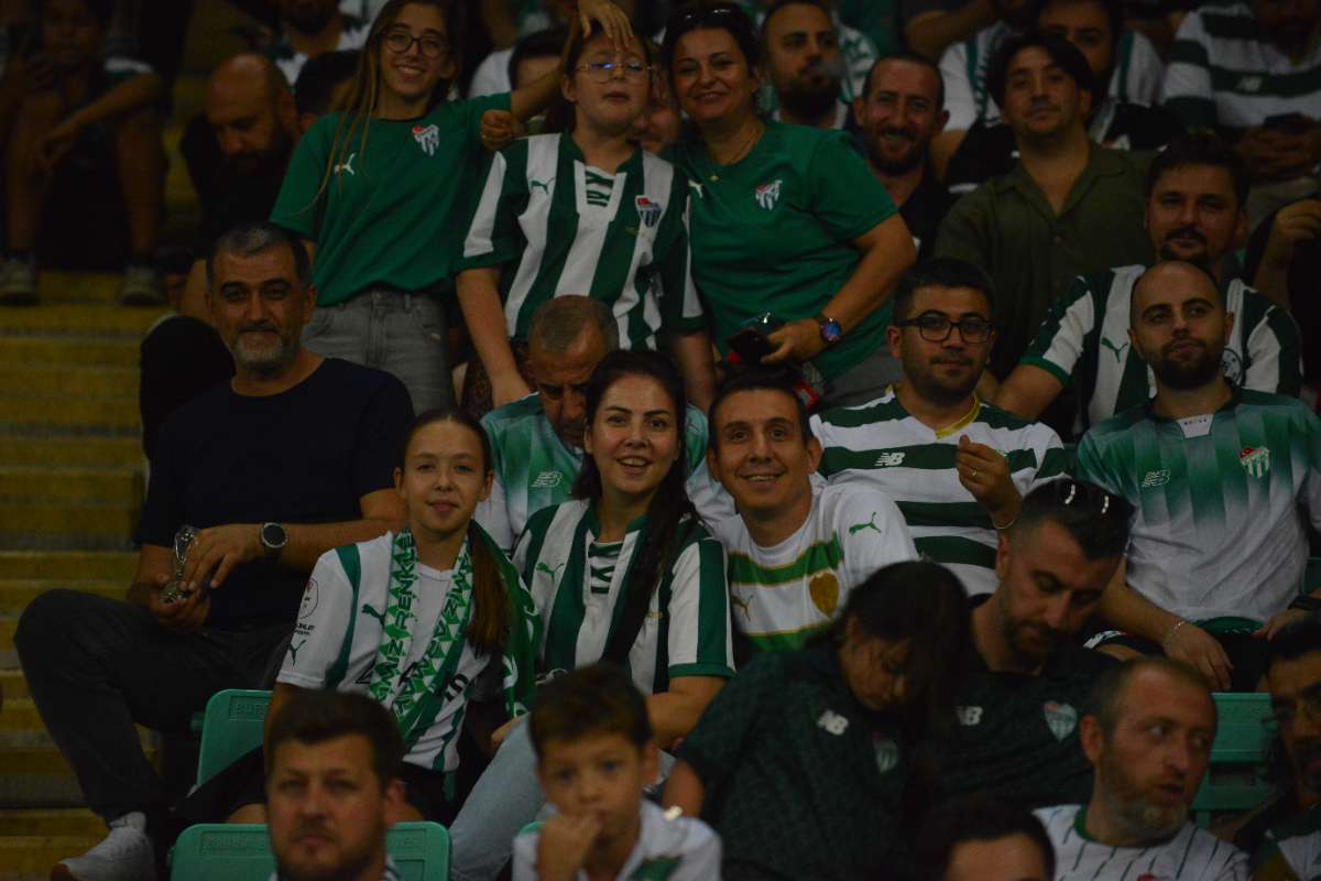 (FOTO GALERİ) Bursaspor-Arnavutköy Belediyespor Maçı Taraftar Fotoğrafları