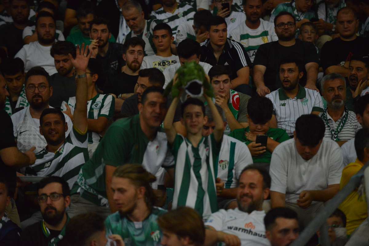 (FOTO GALERİ) Bursaspor-Arnavutköy Belediyespor Maçı Taraftar Fotoğrafları