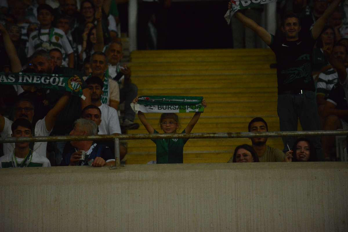 (FOTO GALERİ) Bursaspor-Arnavutköy Belediyespor Maçı Taraftar Fotoğrafları