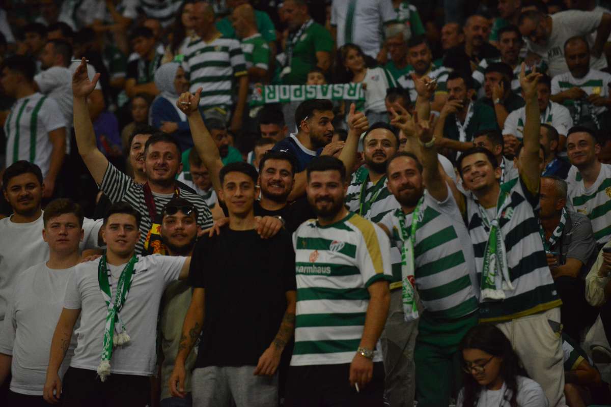 (FOTO GALERİ) Bursaspor-Arnavutköy Belediyespor Maçı Taraftar Fotoğrafları