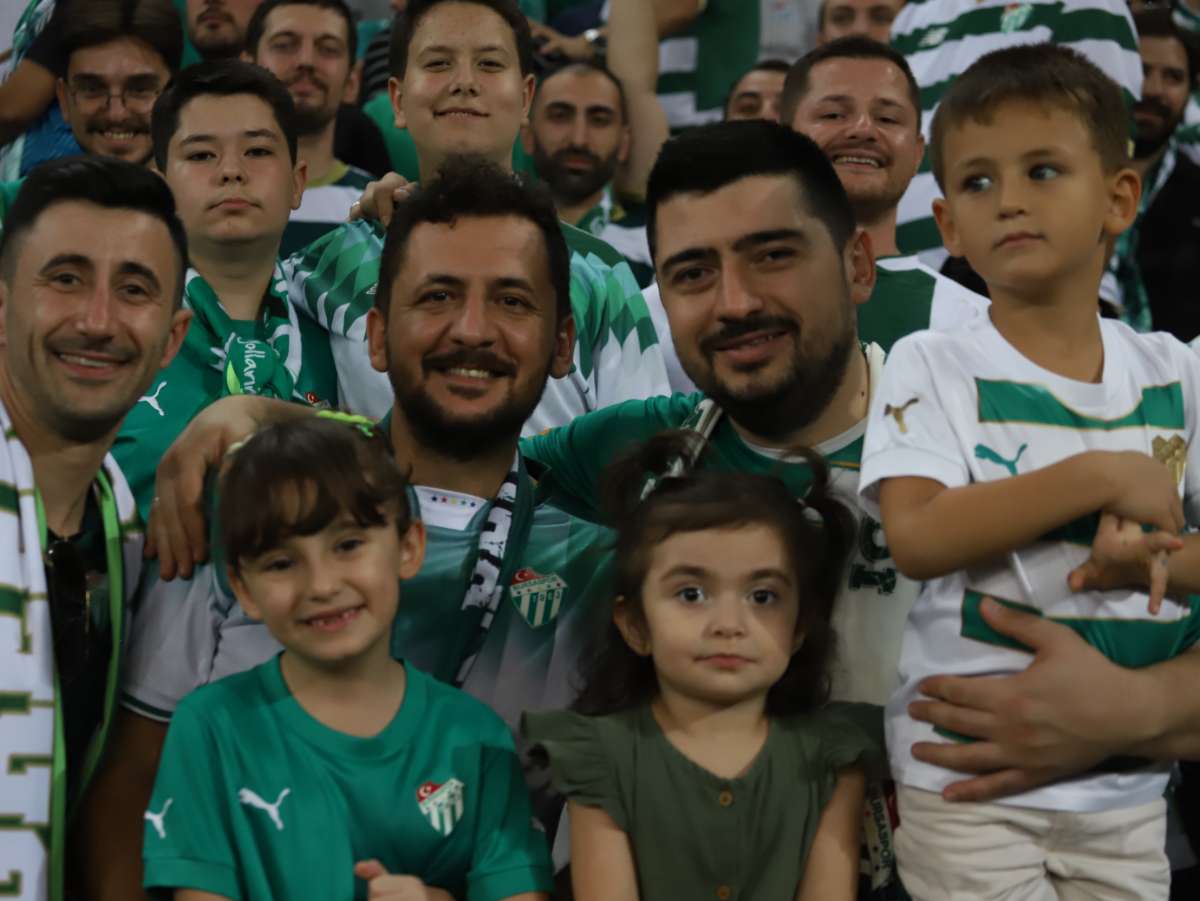 (FOTO GALERİ) Bursaspor-Arnavutköy Belediyespor Maçı Taraftar Fotoğrafları