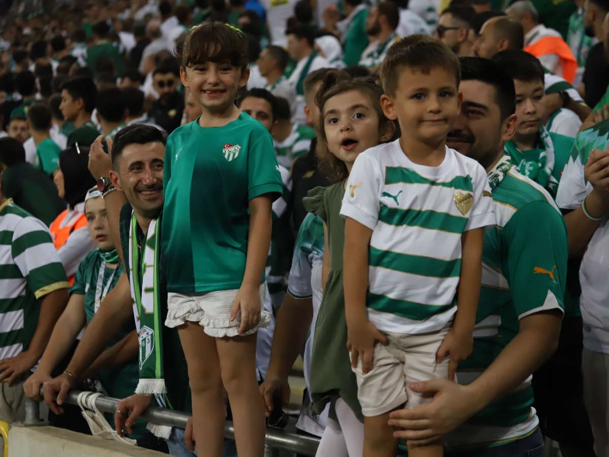 (FOTO GALERİ) Bursaspor-Arnavutköy Belediyespor Maçı Taraftar Fotoğrafları