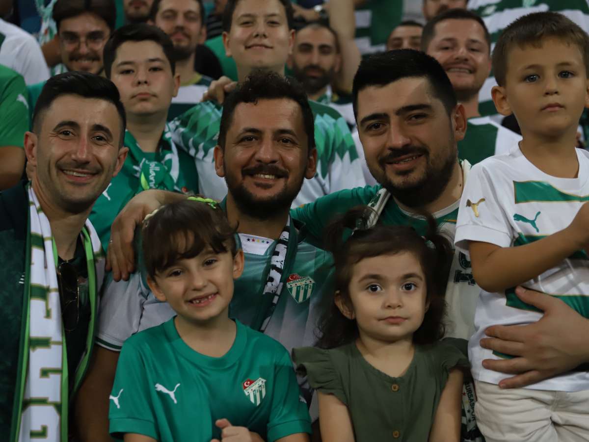 (FOTO GALERİ) Bursaspor-Arnavutköy Belediyespor Maçı Taraftar Fotoğrafları