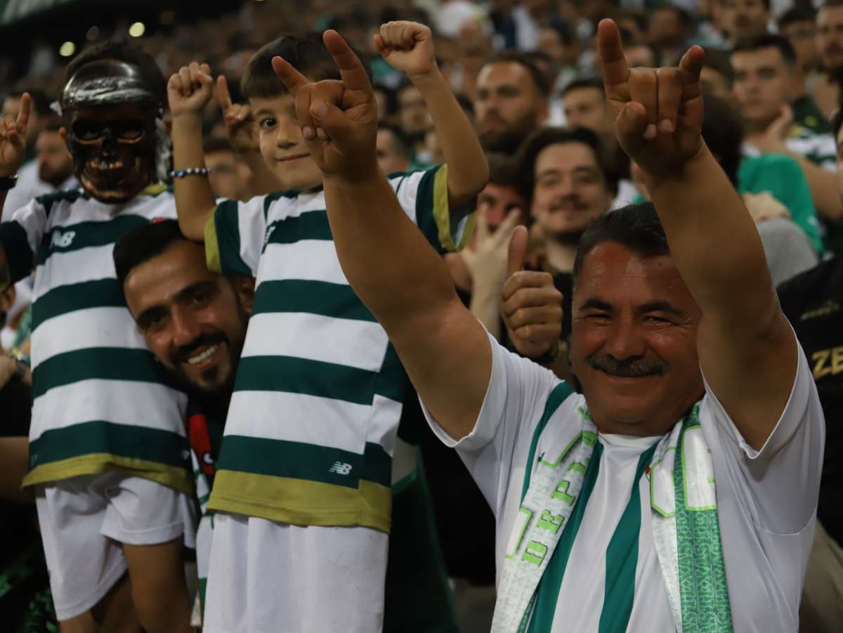 (FOTO GALERİ) Bursaspor-Arnavutköy Belediyespor Maçı Taraftar Fotoğrafları