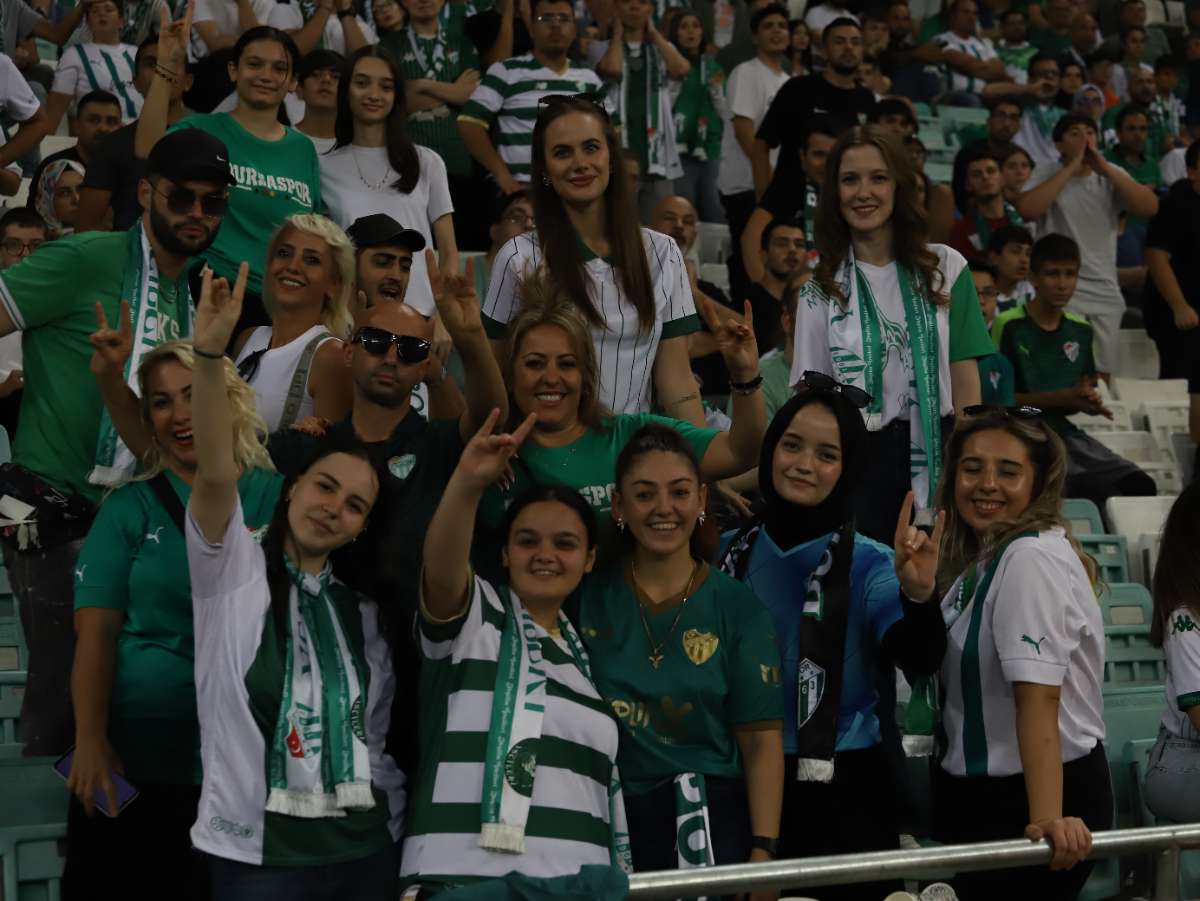 (FOTO GALERİ) Bursaspor-Arnavutköy Belediyespor Maçı Taraftar Fotoğrafları