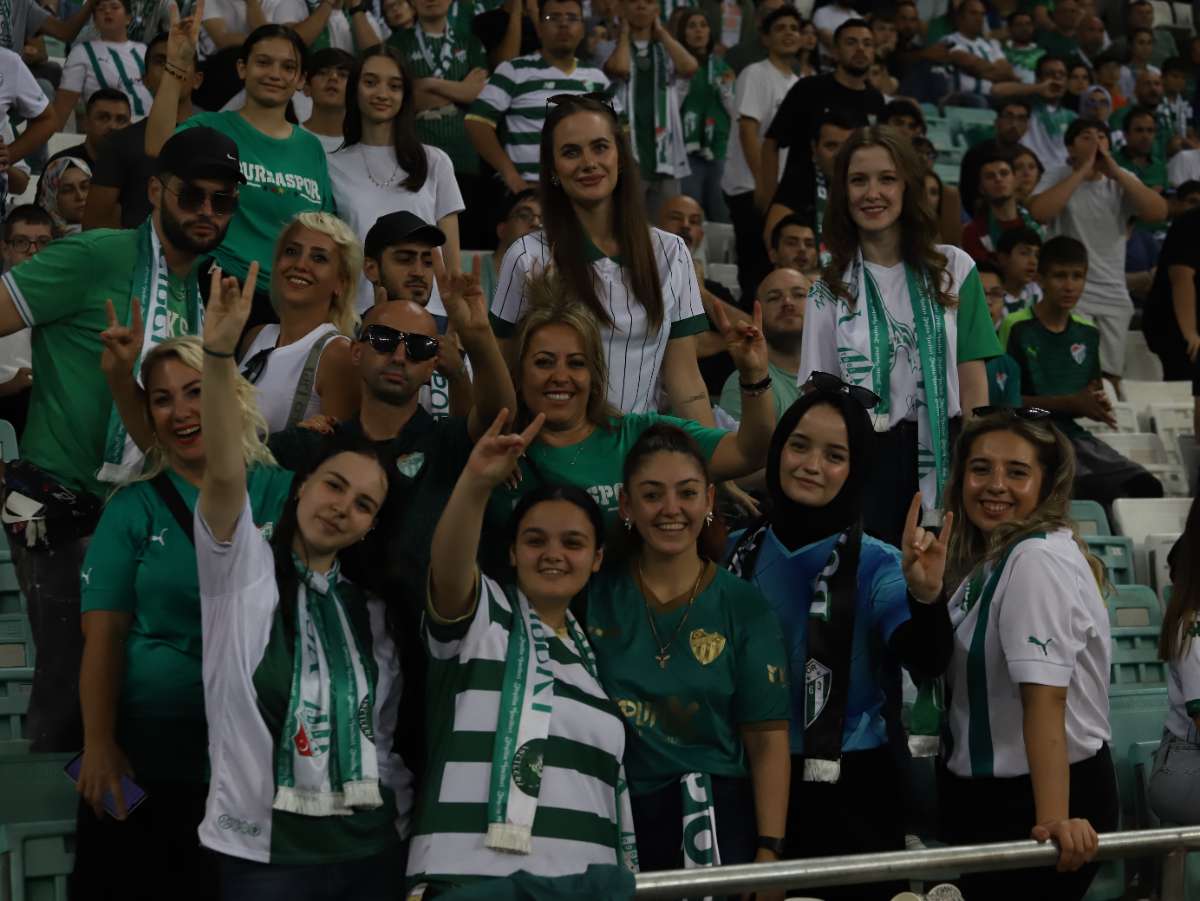 (FOTO GALERİ) Bursaspor-Arnavutköy Belediyespor Maçı Taraftar Fotoğrafları