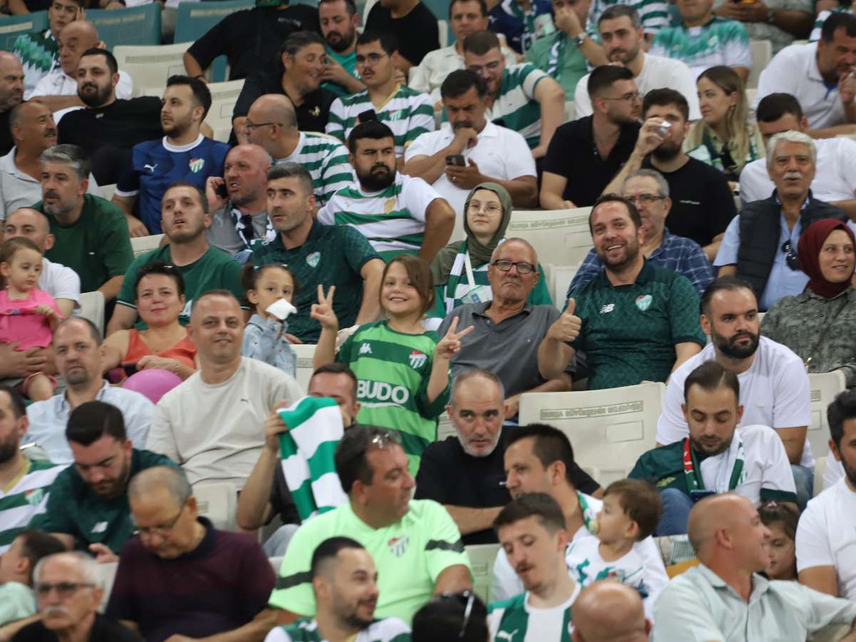 (FOTO GALERİ) Bursaspor-Arnavutköy Belediyespor Maçı Taraftar Fotoğrafları