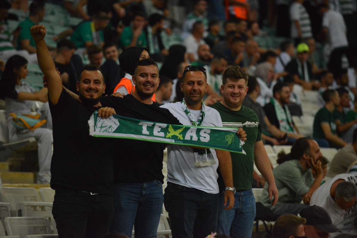 (FOTO GALERİ) Bursaspor-Arnavutköy Belediyespor Maçı Taraftar Fotoğrafları
