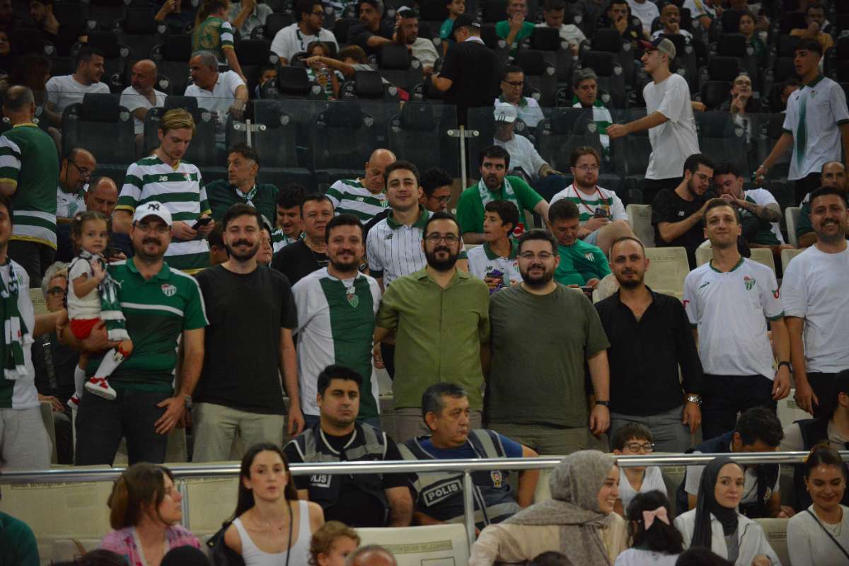 (FOTO GALERİ) Bursaspor-Arnavutköy Belediyespor Maçı Taraftar Fotoğrafları