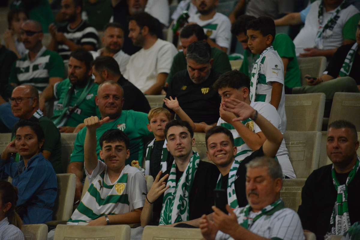 (FOTO GALERİ) Bursaspor-Arnavutköy Belediyespor Maçı Taraftar Fotoğrafları