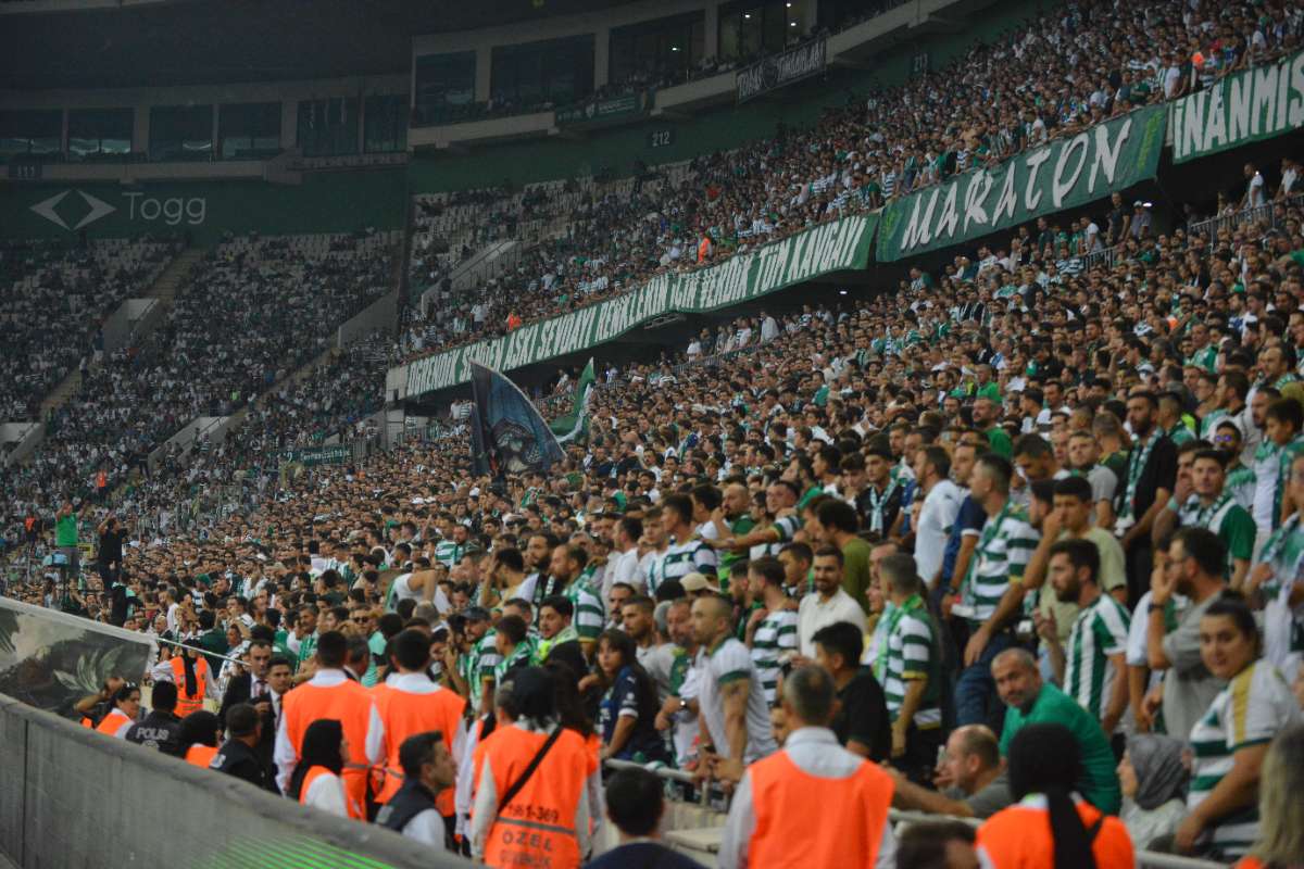 (FOTO GALERİ) Bursaspor-Arnavutköy Belediyespor Maçı Taraftar Fotoğrafları