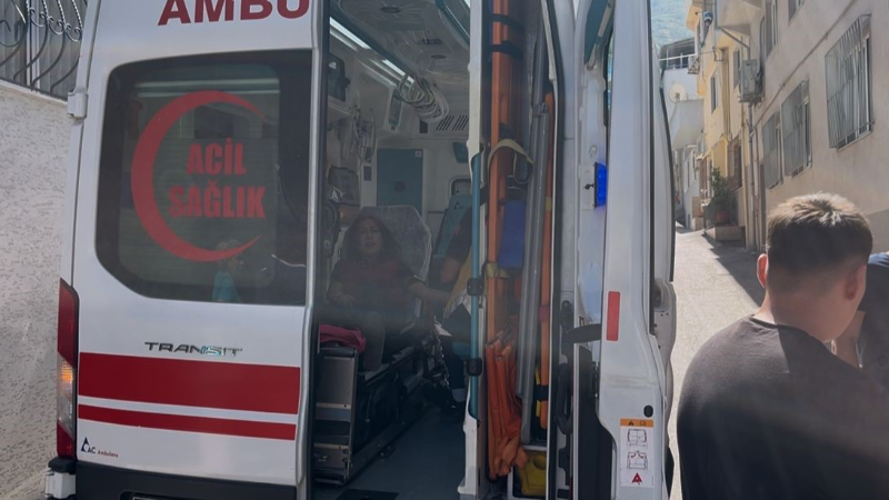 Motosiklet bisiklete çarptı: 3 çocuk yaralandı